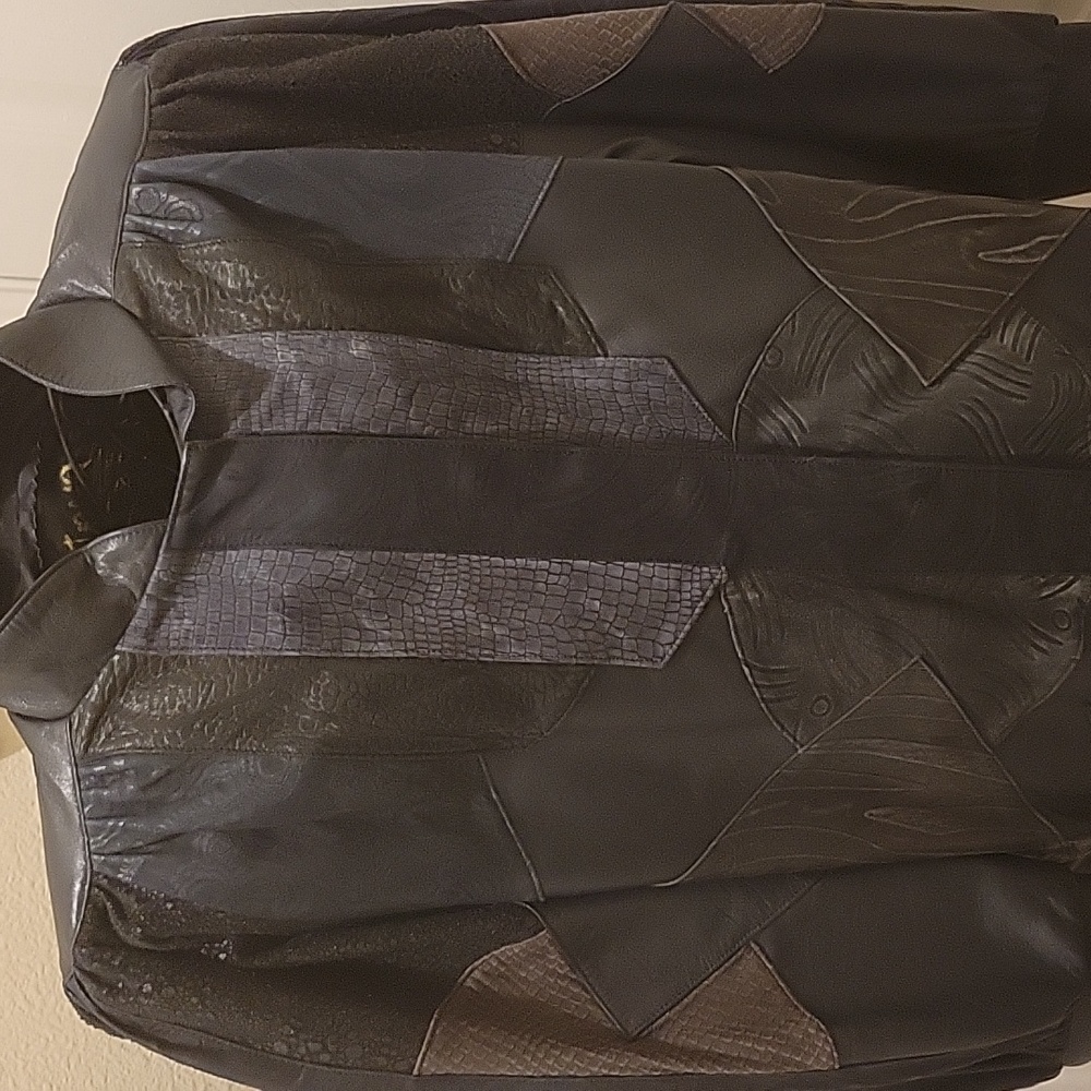 Beautiful Sz Sm Gray and Black patchwork Leather jacket. The details are amazing